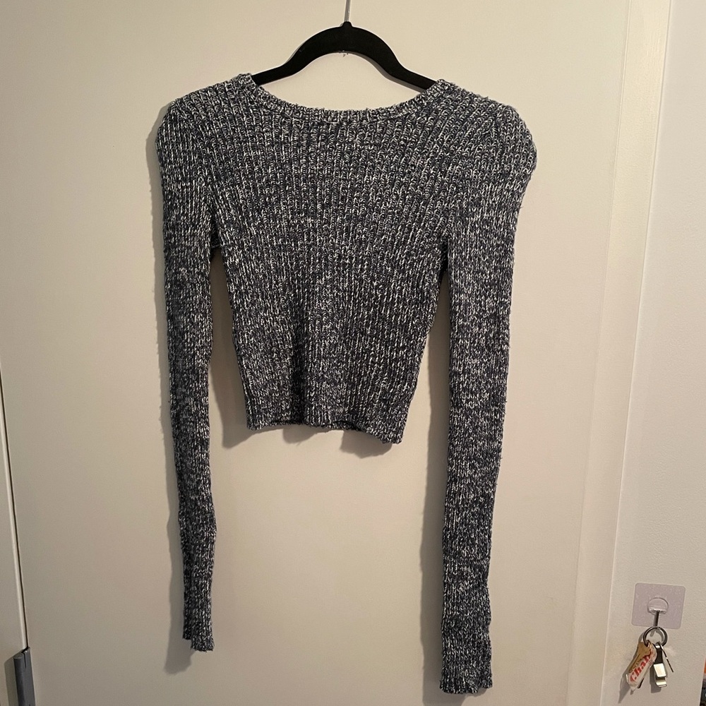 Fitted cropped blue & white sweater
